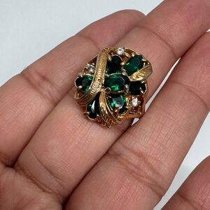 Elegant gold tone green ring